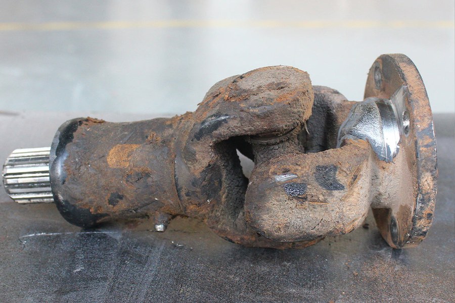 Rusty metal before laser cleaning